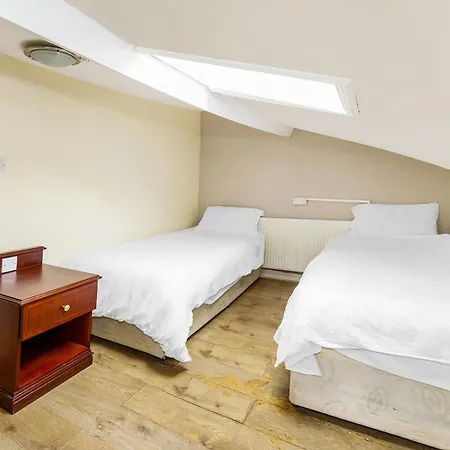 Old Oak Tree Inn Отель