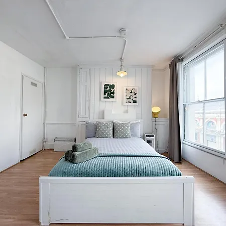 Chic 2-bedroom Flat In Farringdon Barbican Centre Holiday home