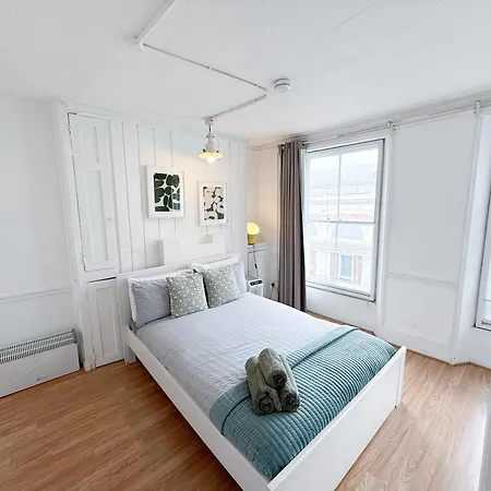 Chic 2-bedroom Flat In Farringdon Barbican Centre Holiday home *