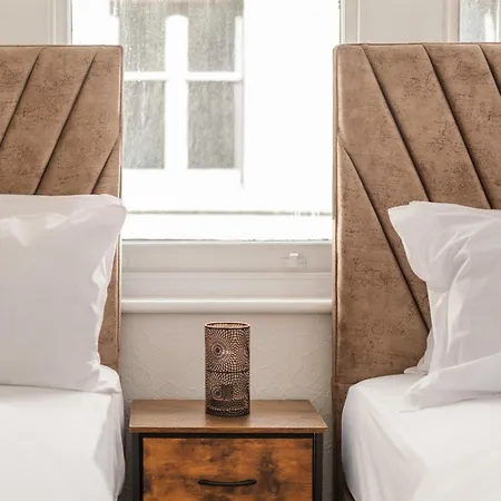 Prime Soho 3-bedroom Steps From Piccadilly And Chinatown 3gh Apartment *