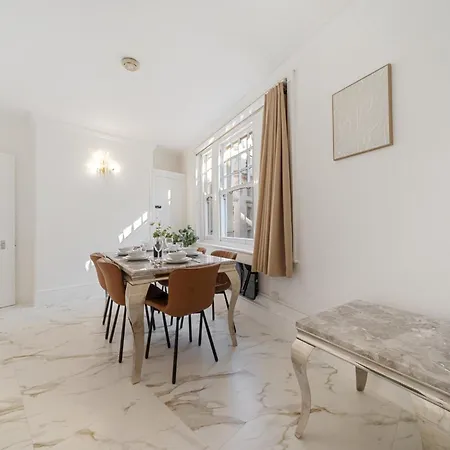 Apartment Prime Soho 3-bedroom Steps From Piccadilly And Chinatown 3gh London