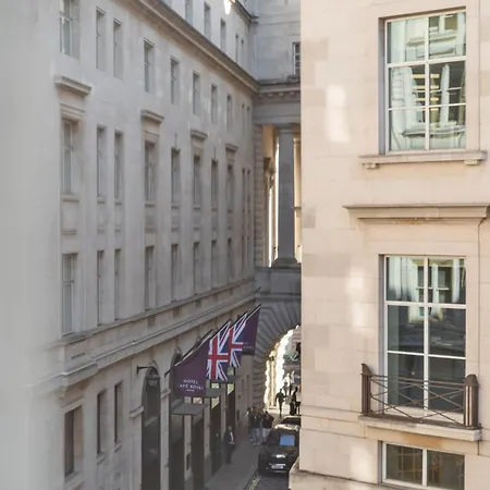 Prime Soho 3-bedroom Steps From Piccadilly And Chinatown 3gh Apartment
