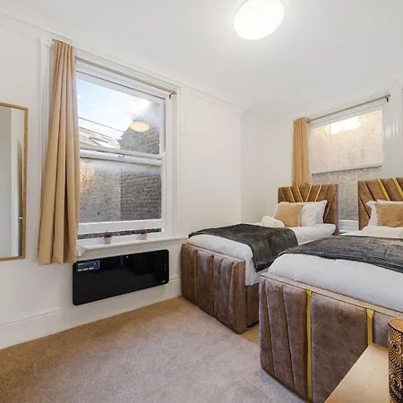 Prime Soho 3-bedroom Steps From Piccadilly And Chinatown 3gh Apartment London