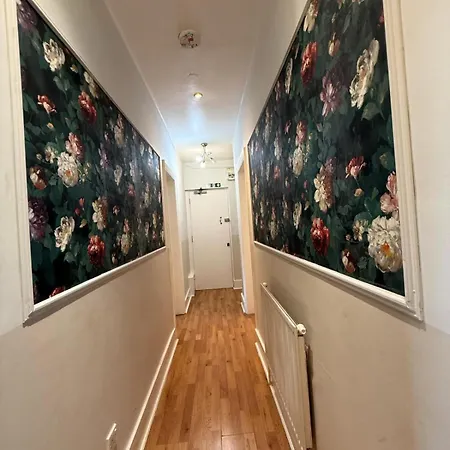 A6-3 Bed 2nd Floor Flat Near Elephant And Castle London