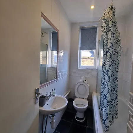 A4-1st Floor 3 Bed Flat Near Elephant And Castle Apartment London