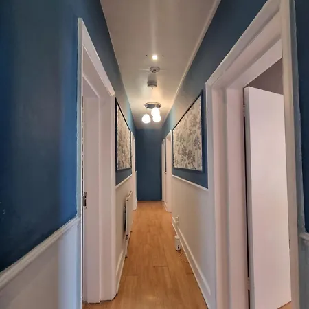 A4-1st Floor 3 Bed Flat Near Elephant And Castle * London