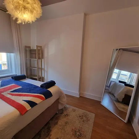 A4-1st Floor 3 Bed Flat Near Elephant And Castle Apartment London