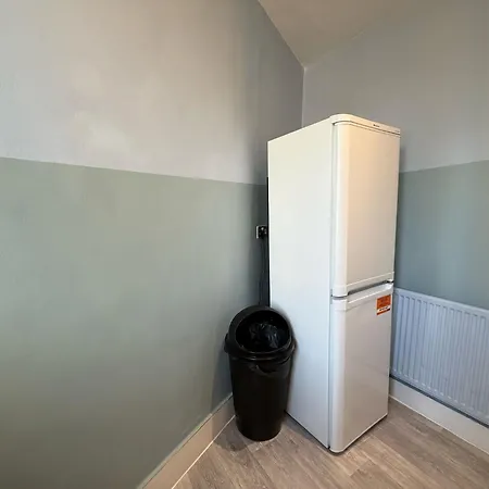 A6-3 Bed 2nd Floor Flat Near Elephant And Castle Apartment