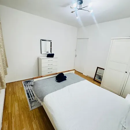 Apartment Two Bedroom In Paddington