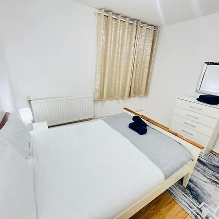Two Bedroom In Paddington *