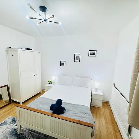 Two Bedroom In Paddington * London