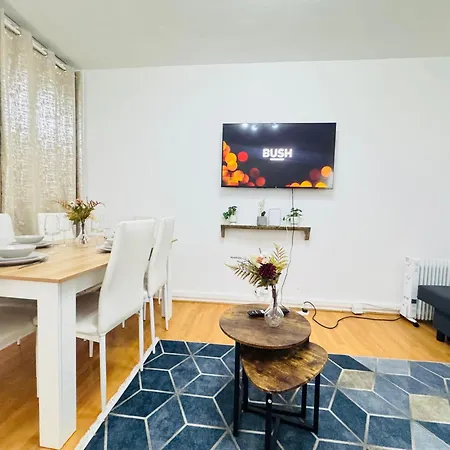 Two Bedroom In Paddington Apartment *