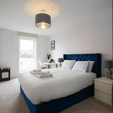 Serenity By The Water: 3 Bed 3 Bath West - Parking アパート