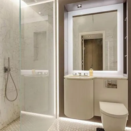 Luxury In One Park Drive Apartment *