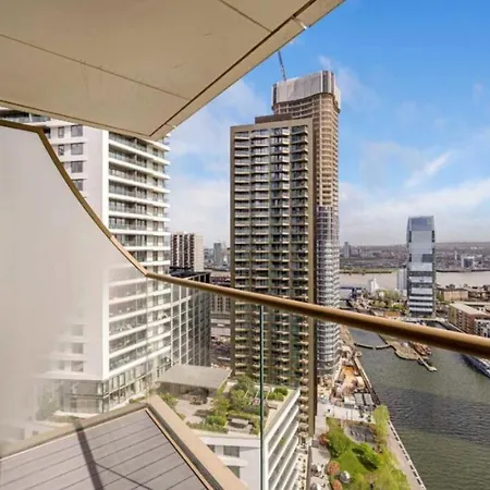 Luxury In One Park Drive Apartment *