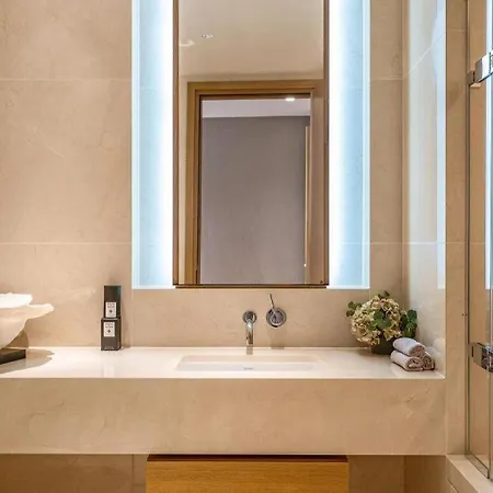 Luxury Flat With Access To Pool, And Gym *