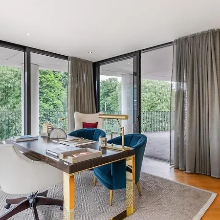 Luxury Flat With Access To Pool, And Gym *