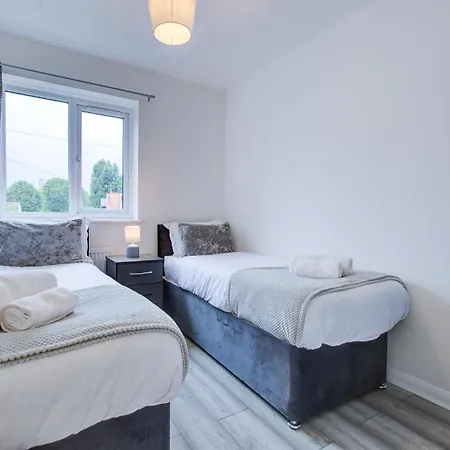 Spacious 2 Bed South London Apartment *