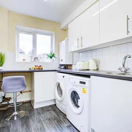 Spacious 2 Bed South London * Thornton Heath