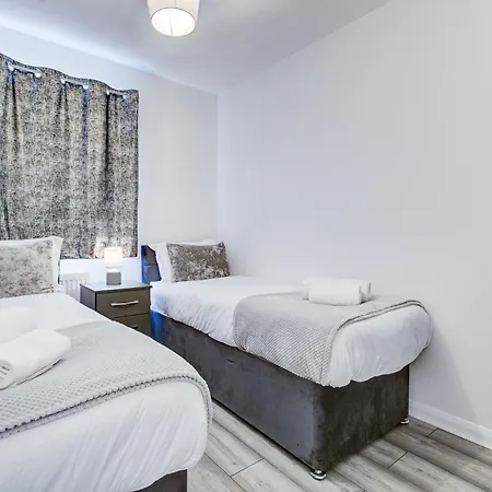 Spacious 2 Bed South London