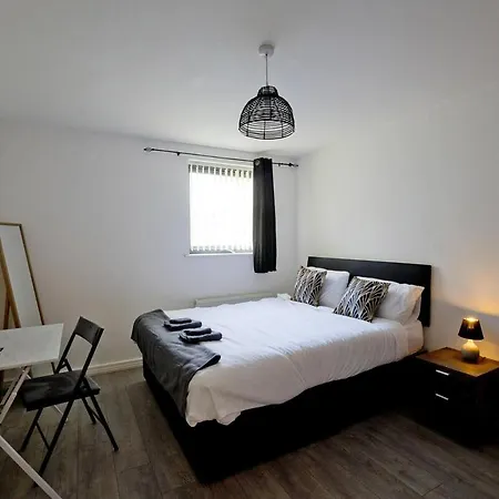 Luxury Flat - Lakeside View In London Abbey Wood