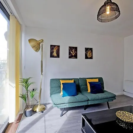 Apartment Luxury Flat - Lakeside View In London *