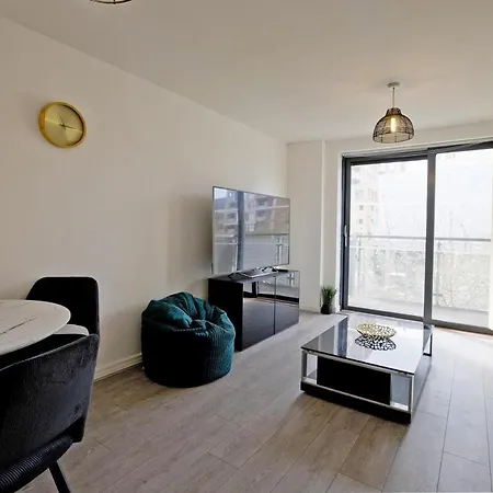 Apartment Luxury Flat - Lakeside View In London Abbey Wood