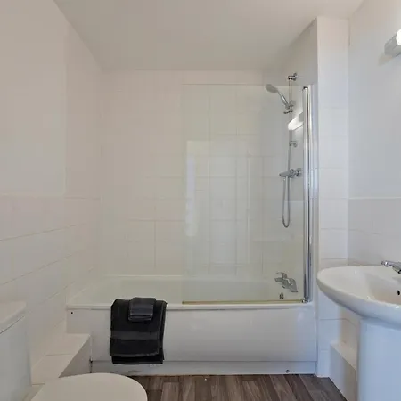 Luxury Flat - Lakeside View In London * Abbey Wood