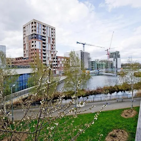 Luxury Flat - Lakeside View In London *