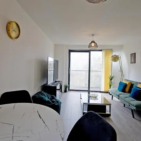 Luxury Flat - Lakeside View In London Abbey Wood