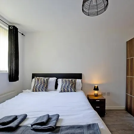 Luxury Flat - Lakeside View In London * Abbey Wood