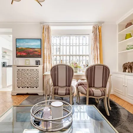 Secluded Modern Private By Buckingham Palace * Londen