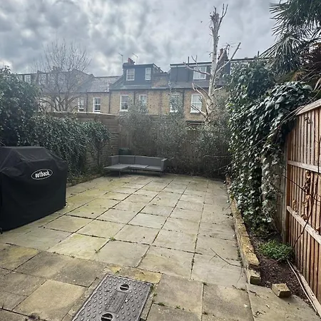 Private One Bedroom & Garden Raynes Park