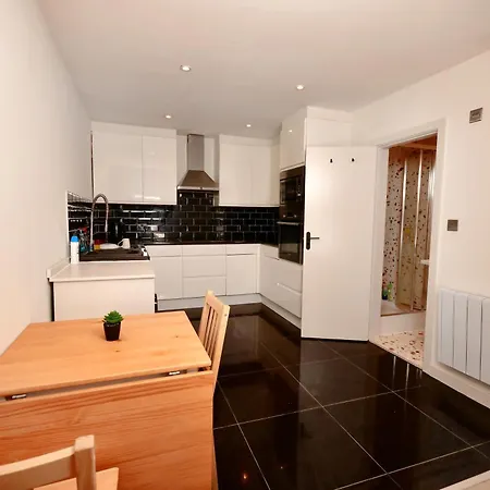 Guest house Morden Stratford 2 With Shared Bathroom