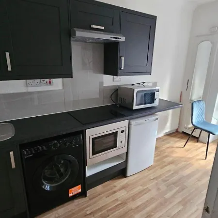 Spacious 2b Zone 2 Sleeps 4 F5 *