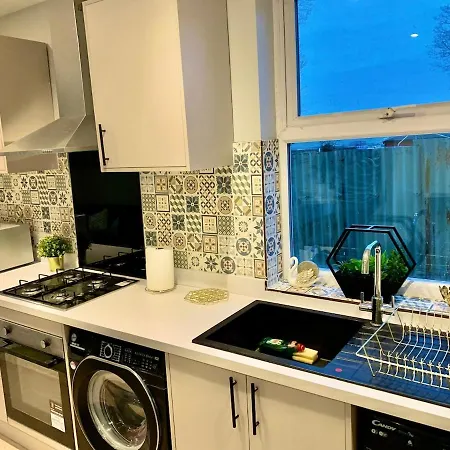 Guest house Stunning Double With Own Bathroom
