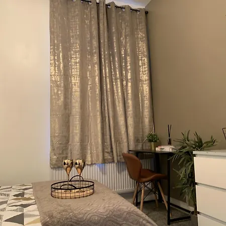 Guest house Stunning Double With Own Bathroom *