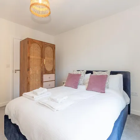 Apartment Pass The Keys Stylish Flat Near Charlton Station