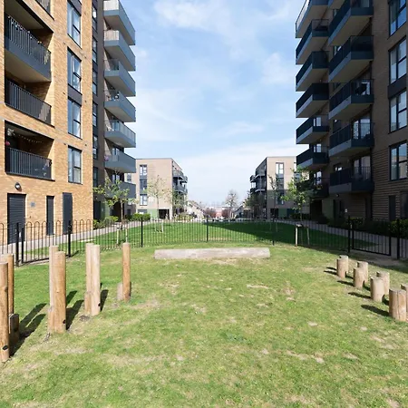 Pass The Keys Stylish Flat Near Charlton Station * London