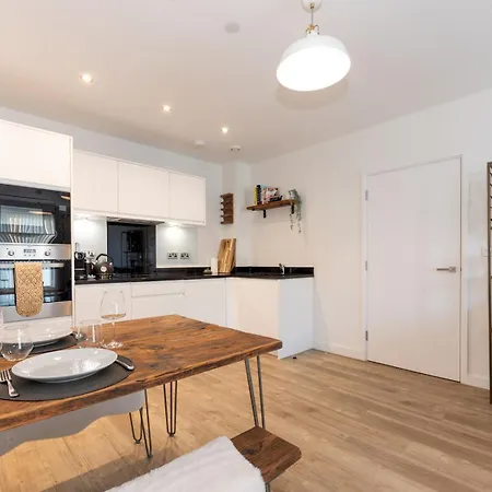 Pass The Keys Stylish Flat Near Charlton Station