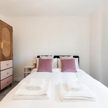 Pass The Keys Stylish Flat Near Charlton Station *