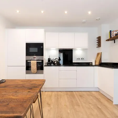 Pass The Keys Stylish Flat Near Charlton Station *