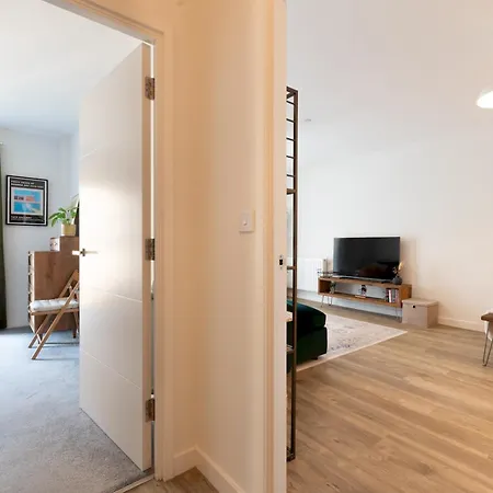 Apartment Pass The Keys Stylish Flat Near Charlton Station