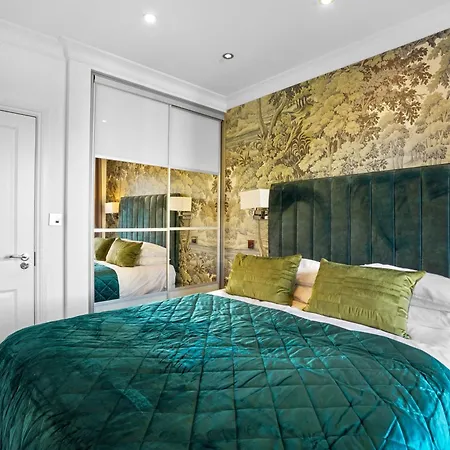 Bright & Airy Flat With Stunning Rooftop Views