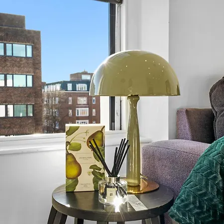 Bright & Airy Flat With Stunning Rooftop Views