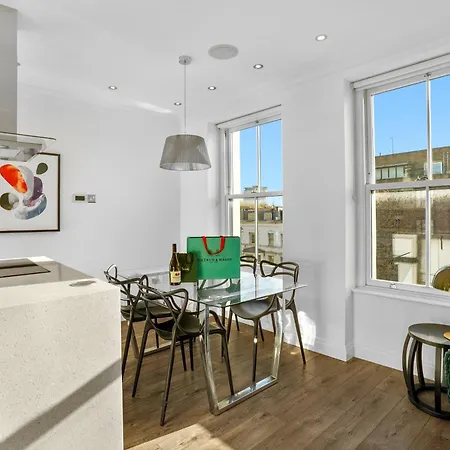 Apartment Bright & Airy Flat With Stunning Rooftop Views