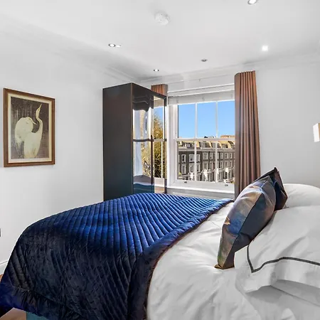 Bright & Airy Flat With Stunning Rooftop Views Apartment London