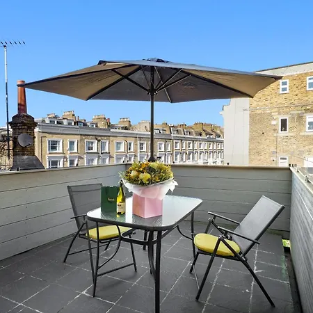 Bright & Airy Flat With Stunning Rooftop Views *