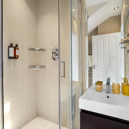 Bright & Airy Flat With Stunning Rooftop Views Apartment *