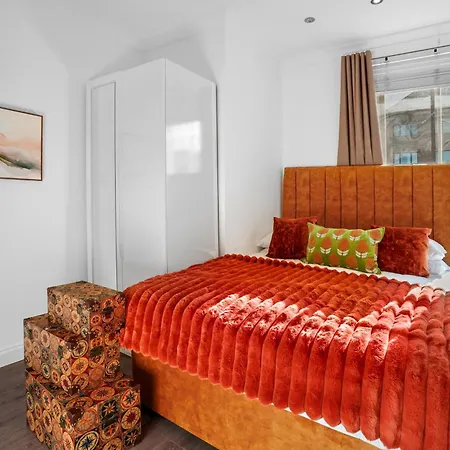 Apartment Bright & Airy Flat With Stunning Rooftop Views *